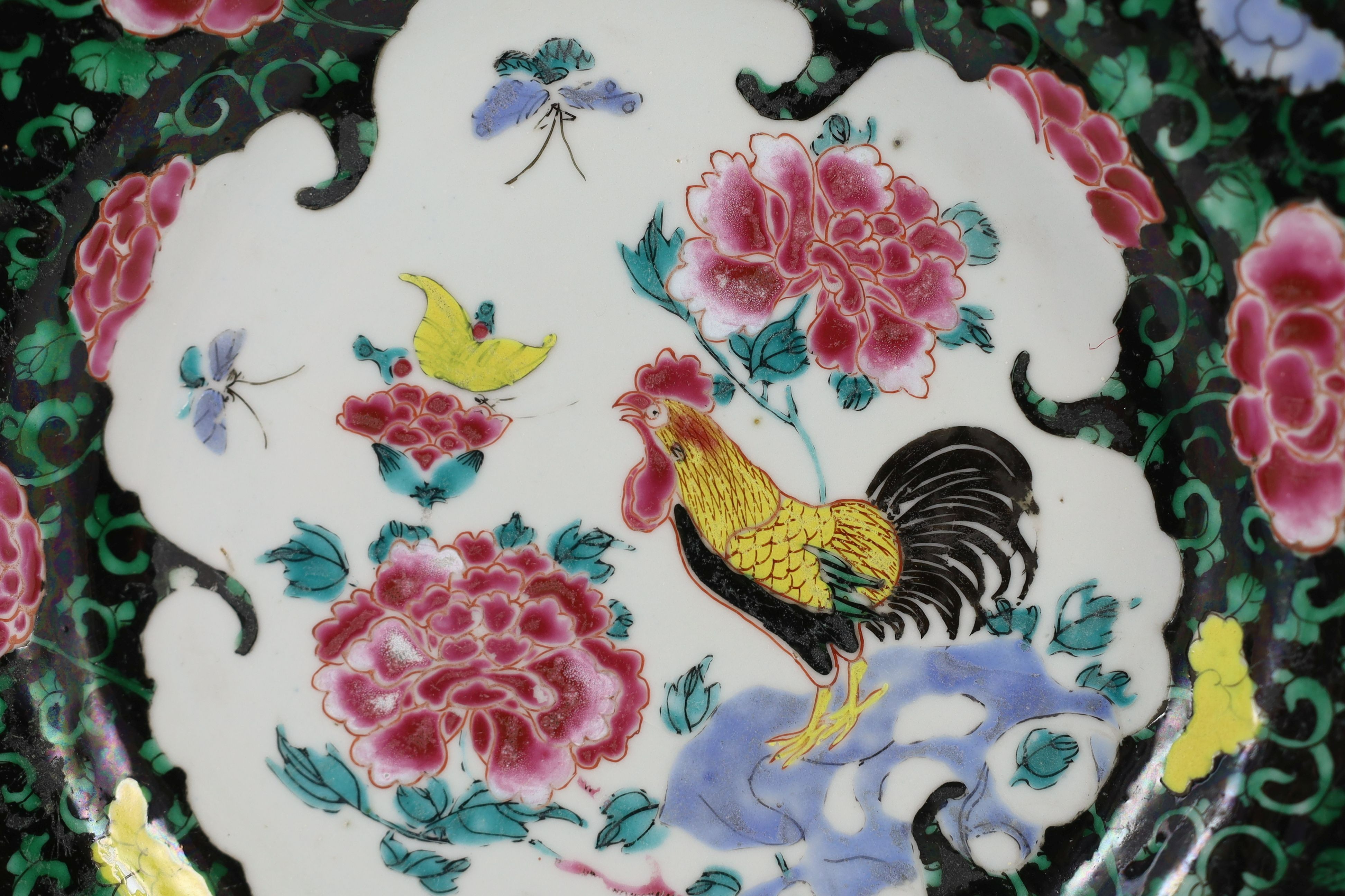 A Chinese famille rose 'rooster' plate, Yongzheng period - 23cm diameter